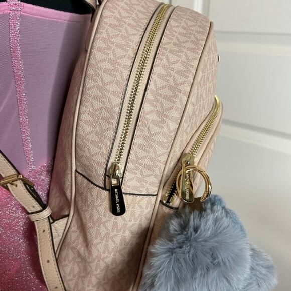 °｡⋆♡ Michael Kors Medium Two-Tone Signature Logo Backpack (HB-26) - Picture 4 of 9